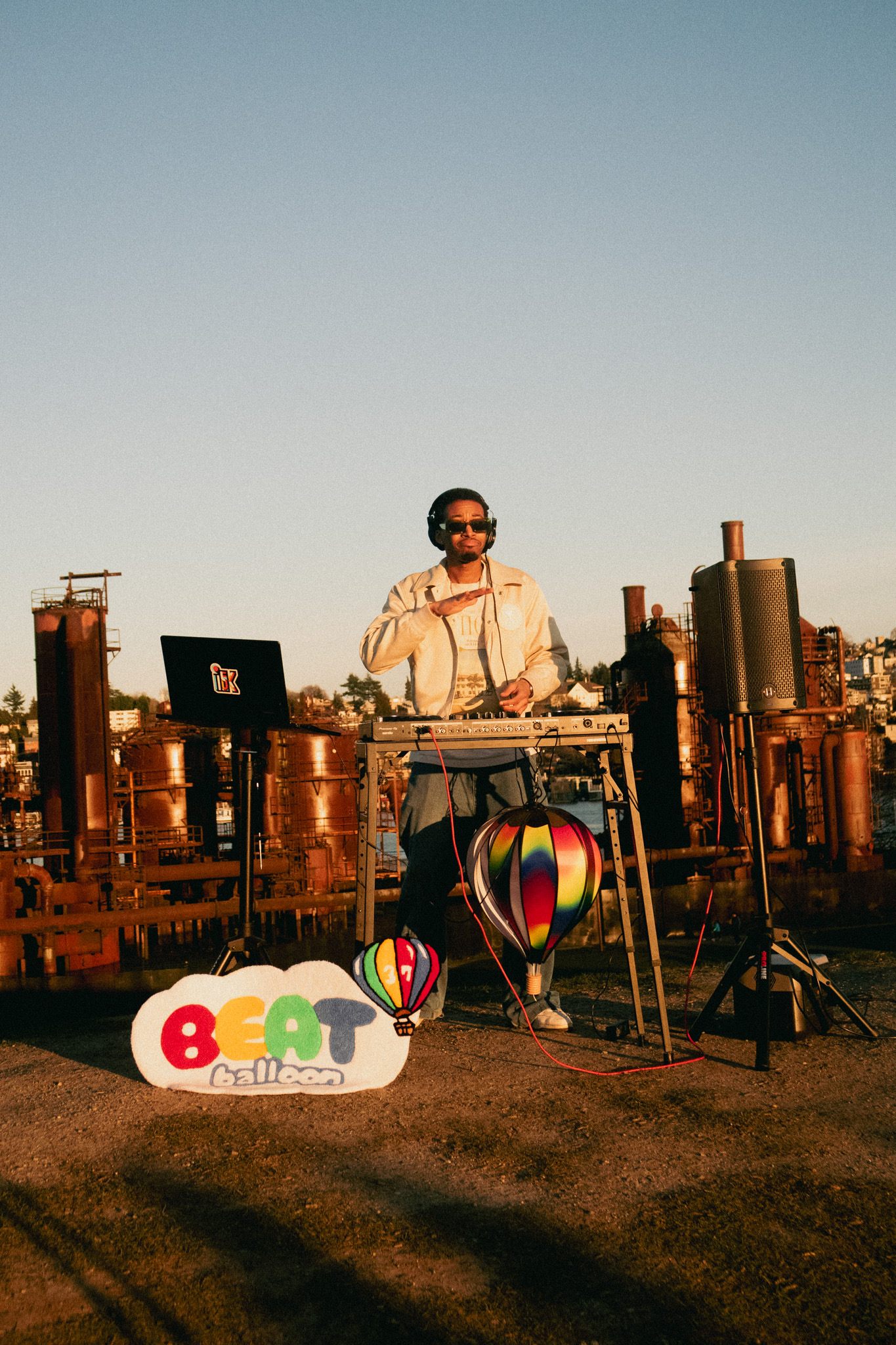 Kosi playing an outdoor set at Gas Works Park